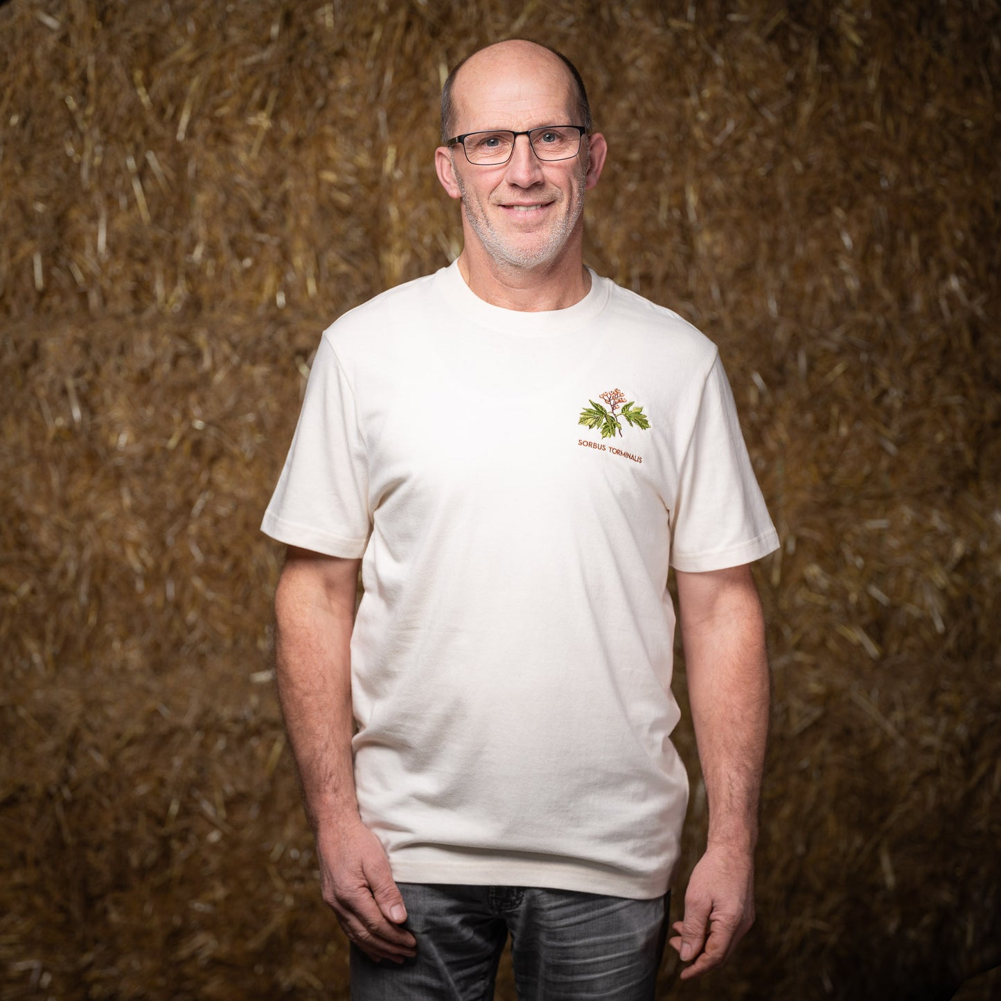 Hermann trägt das Waldshirt Elsbeere in Größe M.